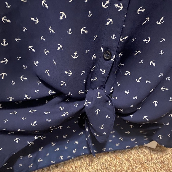 🔴10/$10! Maurices Sheer Anchor Tie Front Tank - Picture 4 of 6